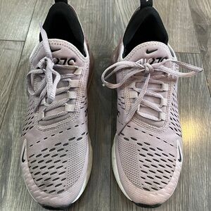 Nike kids Air Max 270 barely rose size 4.5